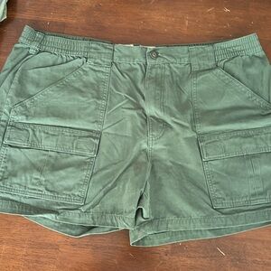 Green Red Head Cargo shorts